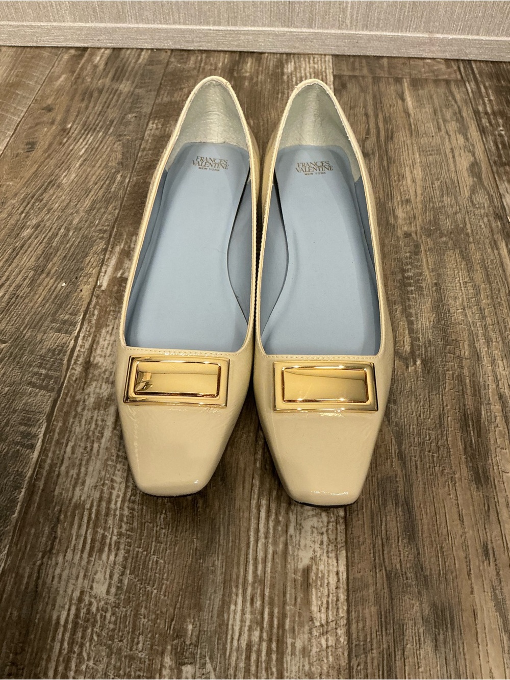 NWOB Frances Valentine Patent Cream Flats with Gold Plaque - Picture 16 of 16